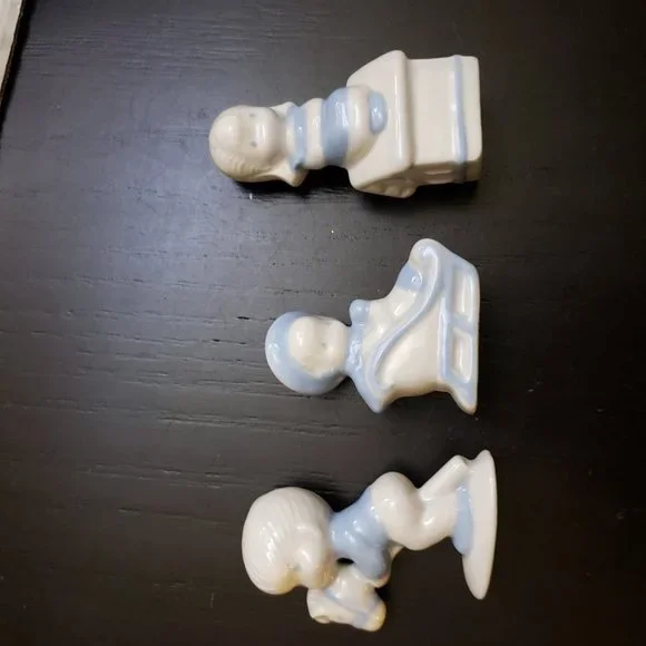 Porcelain child figures winter themed - Picture 7 of 12